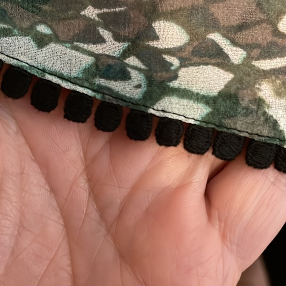 GUESS Tank Top - Picture 8 of 9